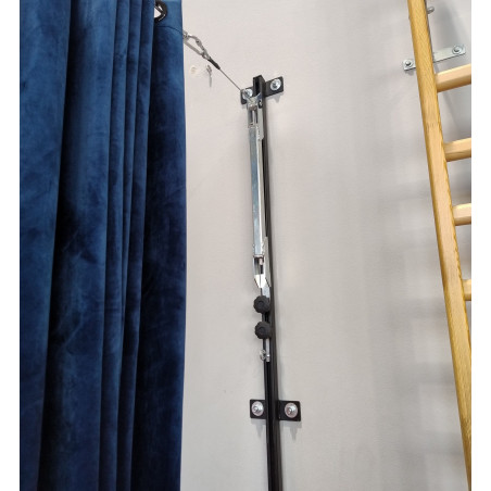 The dividing curtain construction, demountable, manual slided with steel rope