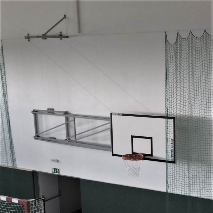 The basketball construction, backboard projection between 400-500cm