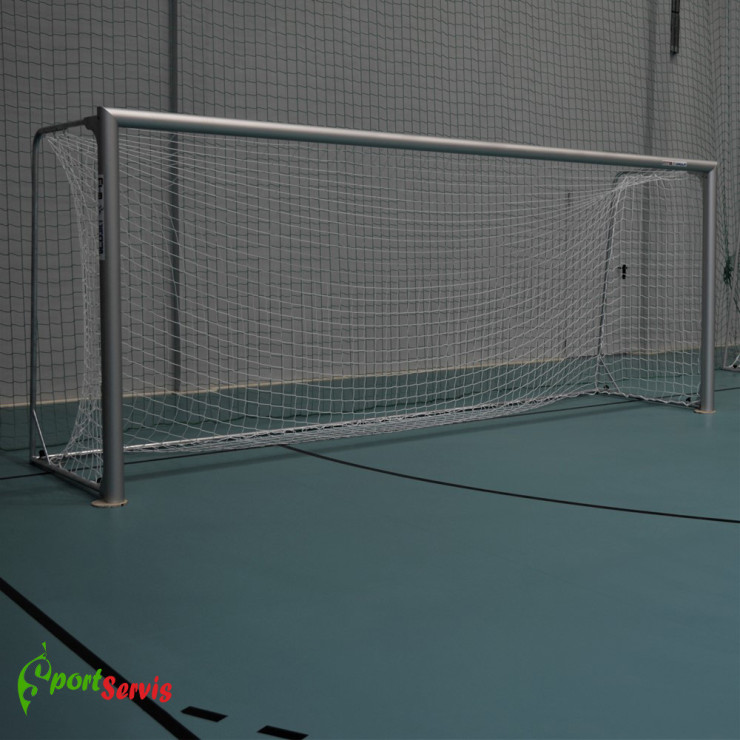 The football goal, aluminum with dimensions 5x2m, movable