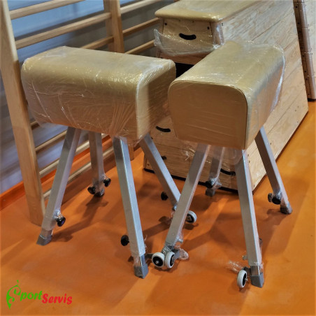 The vaulting buck, gymnastic with synthetic cover