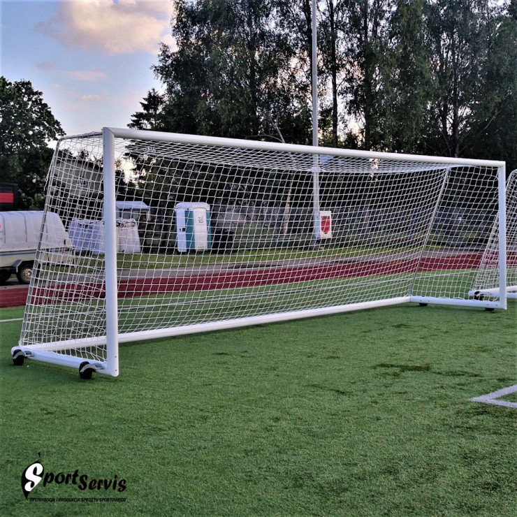 The football goal with dimensions 7,32x2,44m, portable
